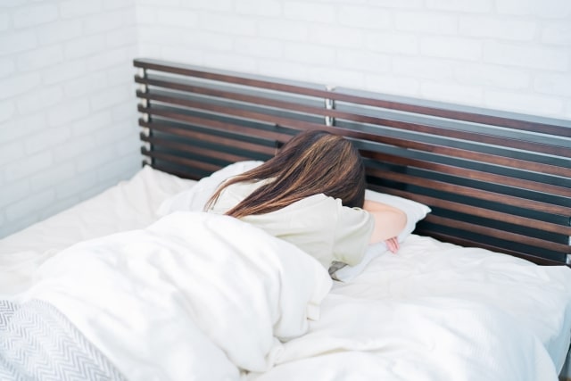 40代から50代の方にありがちな睡眠パターンの変化と不眠症の関係