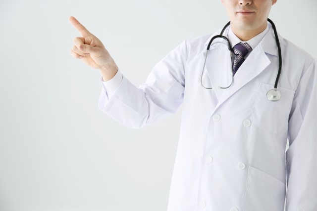 すぐに受診すべき首の後ろの痛みと高血圧の症状